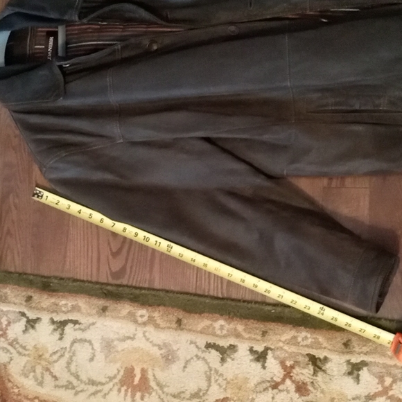 Danier 3/4 length leather coat - Picture 3 of 5